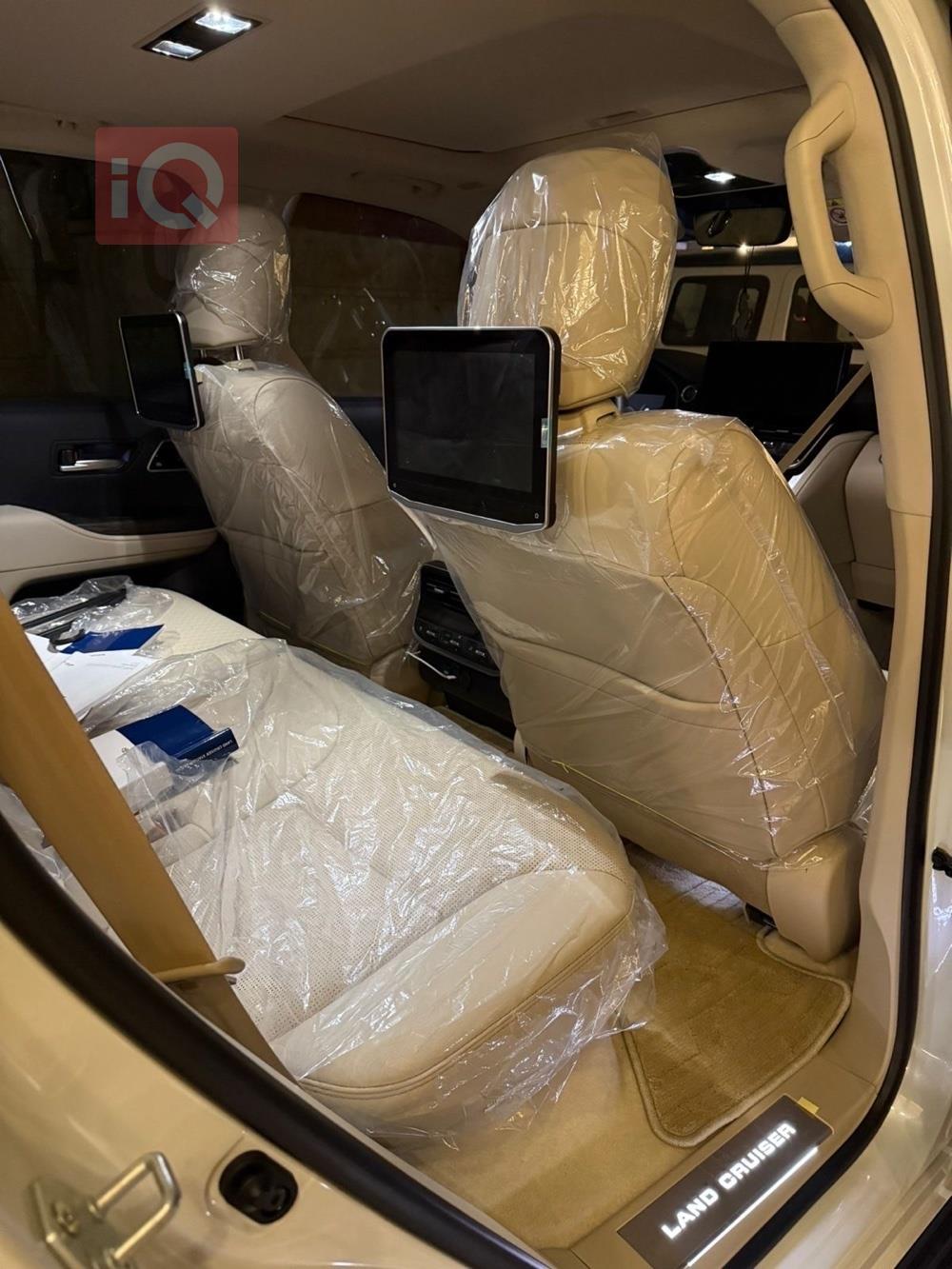 تۆیۆتا لاند کروزەر